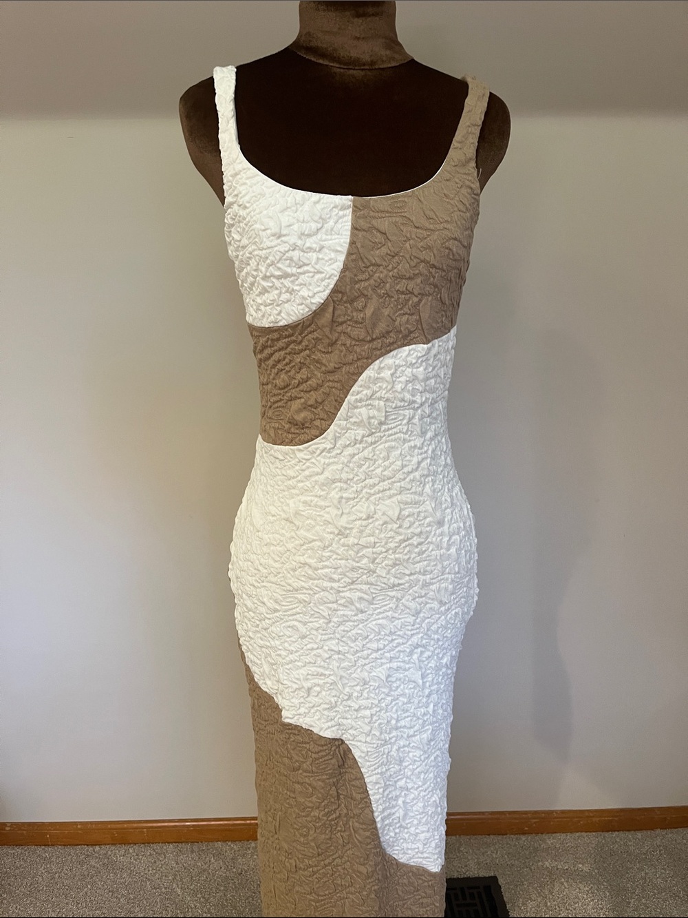 Lulu's Sleeveless Two-Tone Textured Maxi Dress in White and Taupe